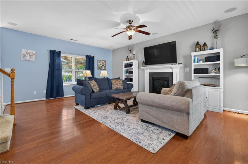 Photo 4 of 49 residential for sale in Chesapeake virginia