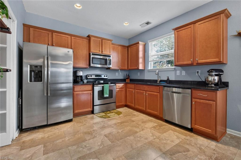 Photo 8 of 49 residential for sale in Chesapeake virginia