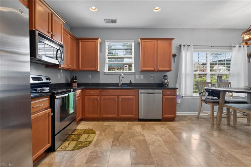 Photo 9 of 49 residential for sale in Chesapeake virginia