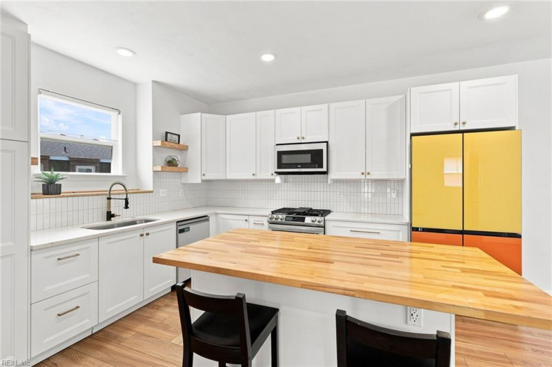 Photo 25 of 50 residential for sale in Virginia Beach virginia