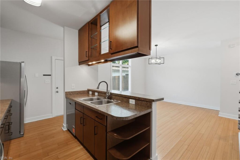 Photo 17 of 41 residential for sale in Norfolk virginia