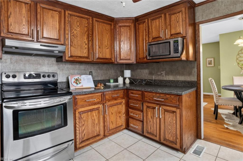 Photo 16 of 41 residential for sale in Hampton virginia
