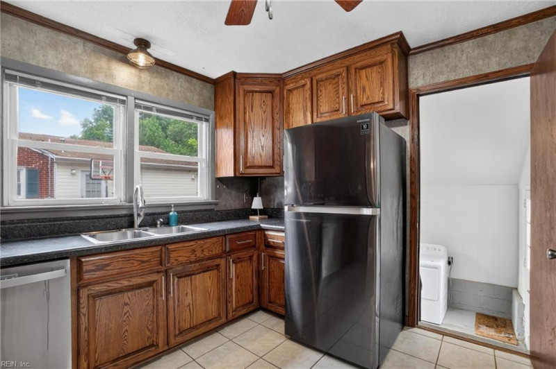 Photo 17 of 41 residential for sale in Hampton virginia