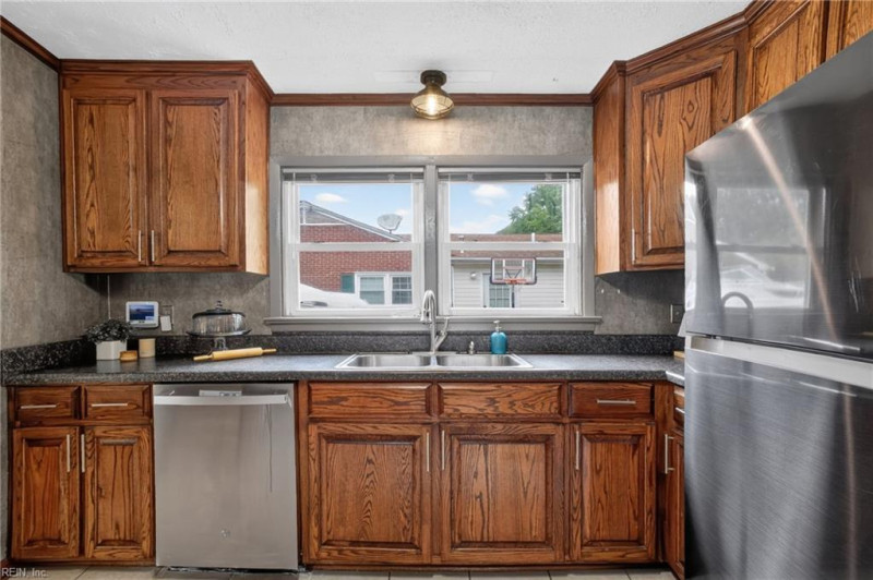 Photo 18 of 41 residential for sale in Hampton virginia