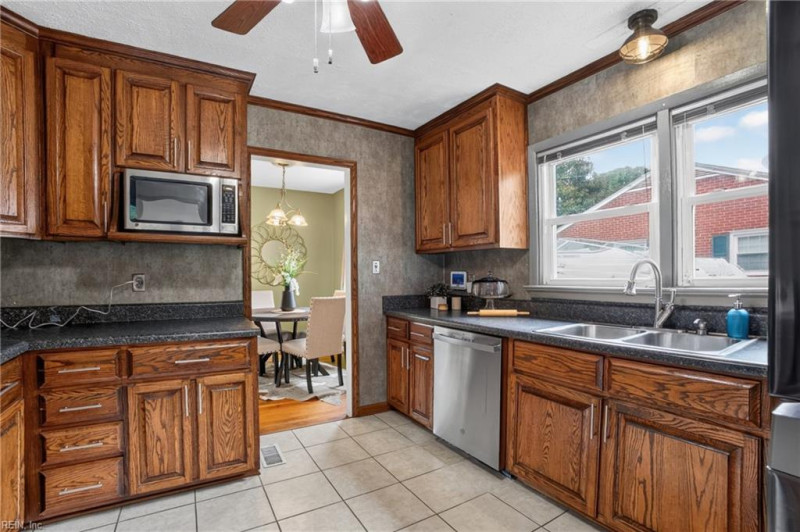 Photo 19 of 41 residential for sale in Hampton virginia