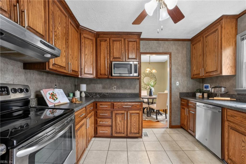 Photo 20 of 41 residential for sale in Hampton virginia