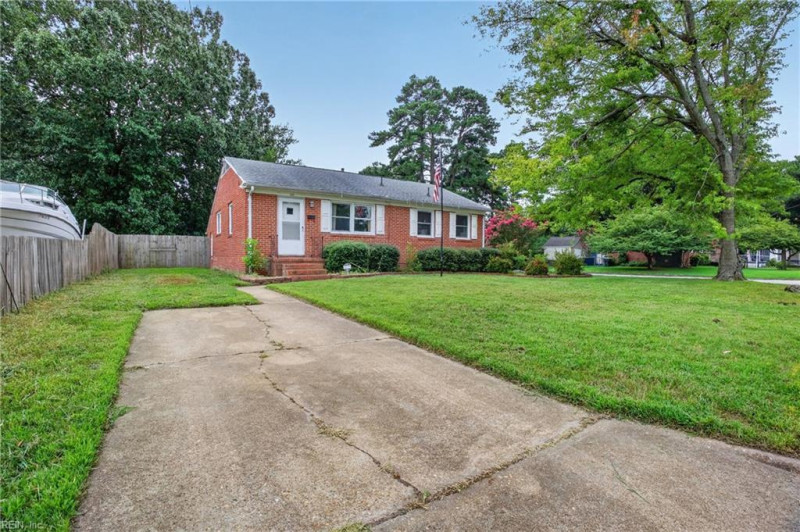 Photo 4 of 41 residential for sale in Hampton virginia