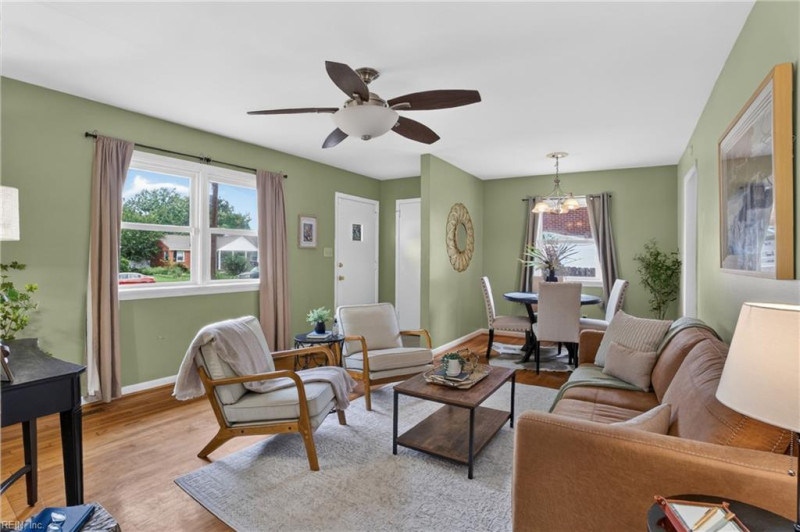 Photo 7 of 41 residential for sale in Hampton virginia