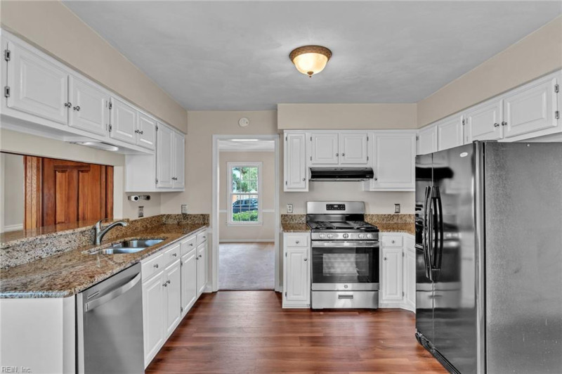 Photo 14 of 47 residential for sale in Virginia Beach virginia