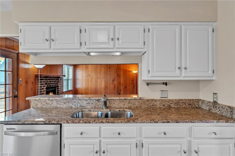 Photo 15 of 47 residential for sale in Virginia Beach virginia