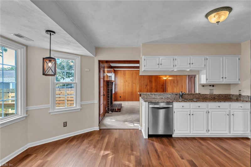 Photo 17 of 47 residential for sale in Virginia Beach virginia