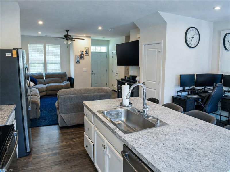 Photo 3 of 11 residential for sale in Portsmouth virginia