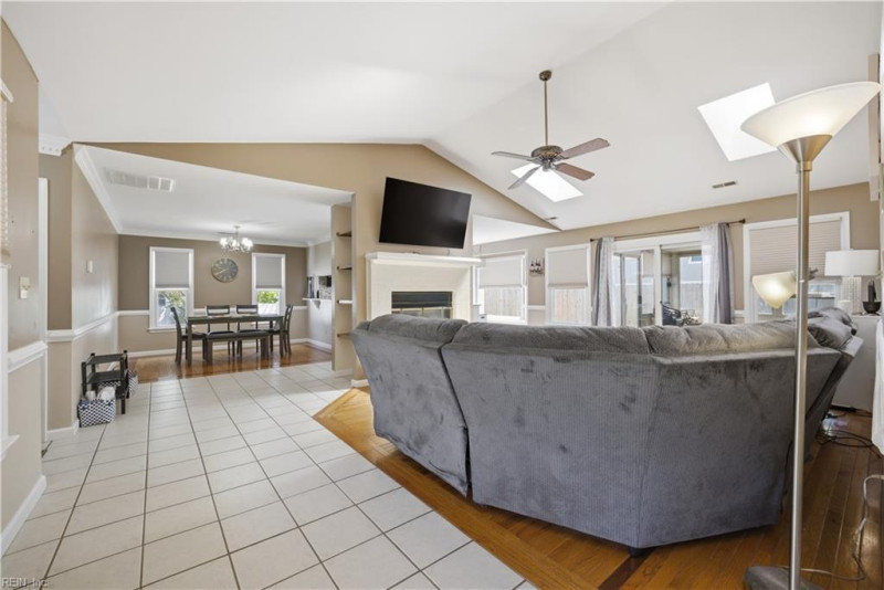 Photo 11 of 48 residential for sale in Virginia Beach virginia