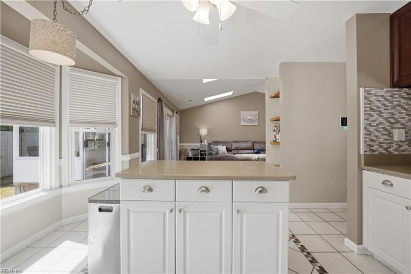 Photo 13 of 48 residential for sale in Virginia Beach virginia