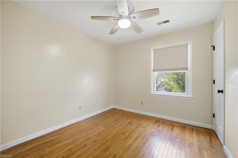 Photo 15 of 48 residential for sale in Virginia Beach virginia