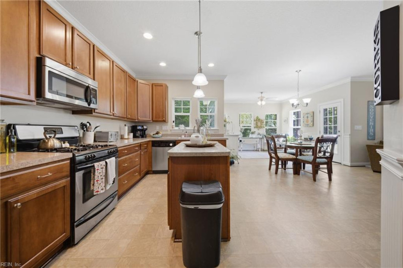 Photo 14 of 45 residential for sale in Chesapeake virginia