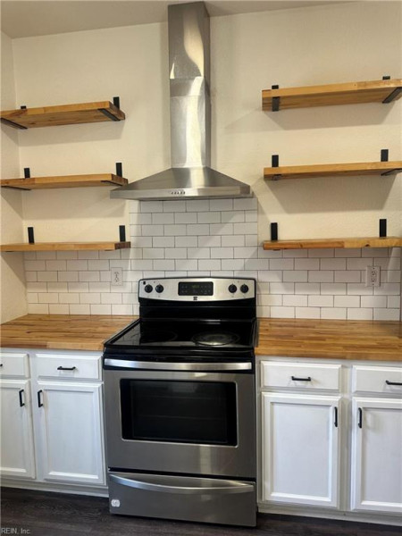 Photo 6 of 25 residential for sale in Chesapeake virginia