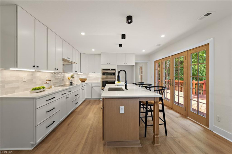 Photo 3 of 43 residential for sale in Virginia Beach virginia