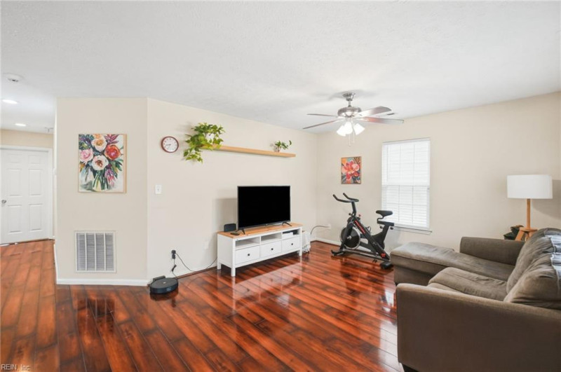 Photo 17 of 42 residential for sale in Norfolk virginia