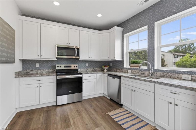 Photo 11 of 34 residential for sale in Virginia Beach virginia
