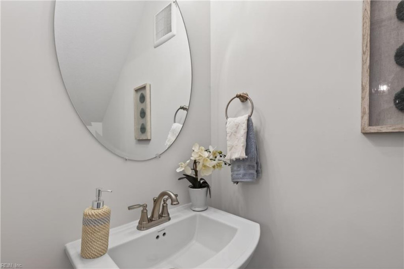 Photo 18 of 34 residential for sale in Virginia Beach virginia