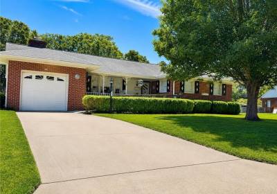 6 Belle Meade Court, Newport News, VA 23602
