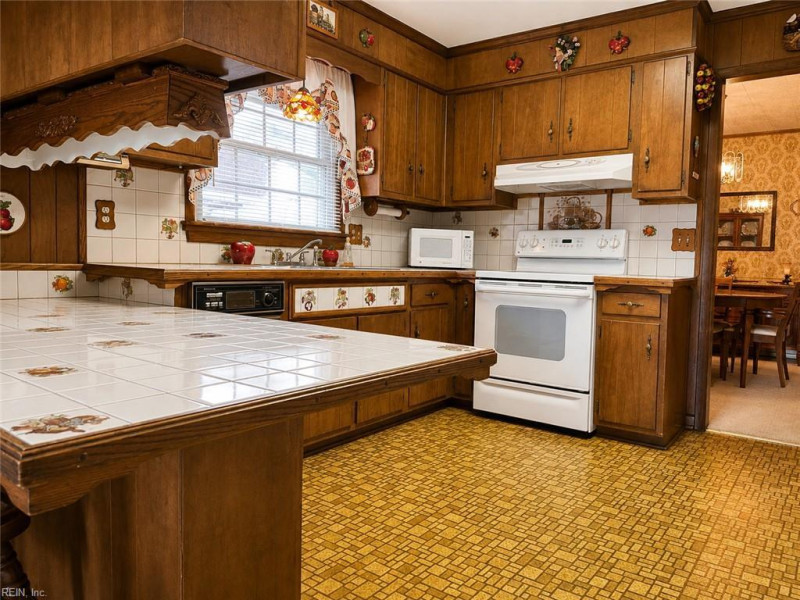 Photo 9 of 23 residential for sale in Newport News virginia