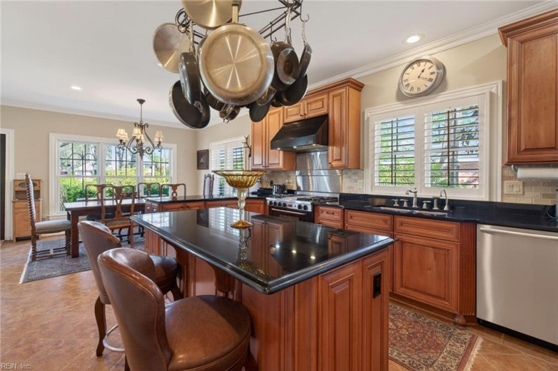 Photo 13 of 40 residential for sale in Virginia Beach virginia