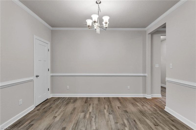 Photo 10 of 40 residential for sale in Chesapeake virginia