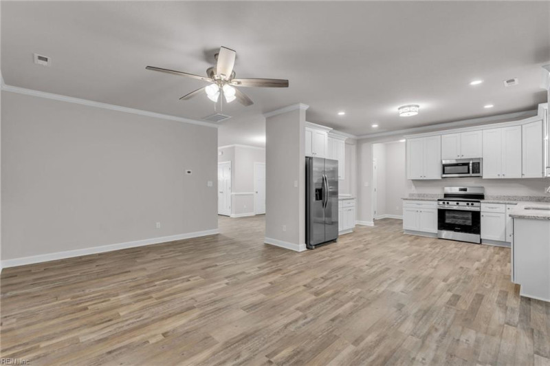 Photo 13 of 40 residential for sale in Chesapeake virginia