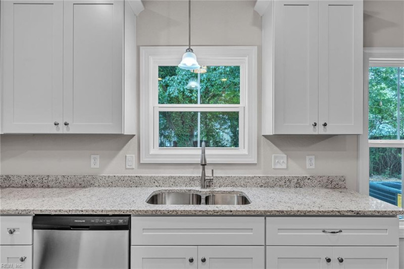 Photo 19 of 40 residential for sale in Chesapeake virginia