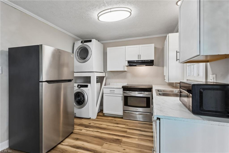 Photo 12 of 35 residential for sale in Hampton virginia