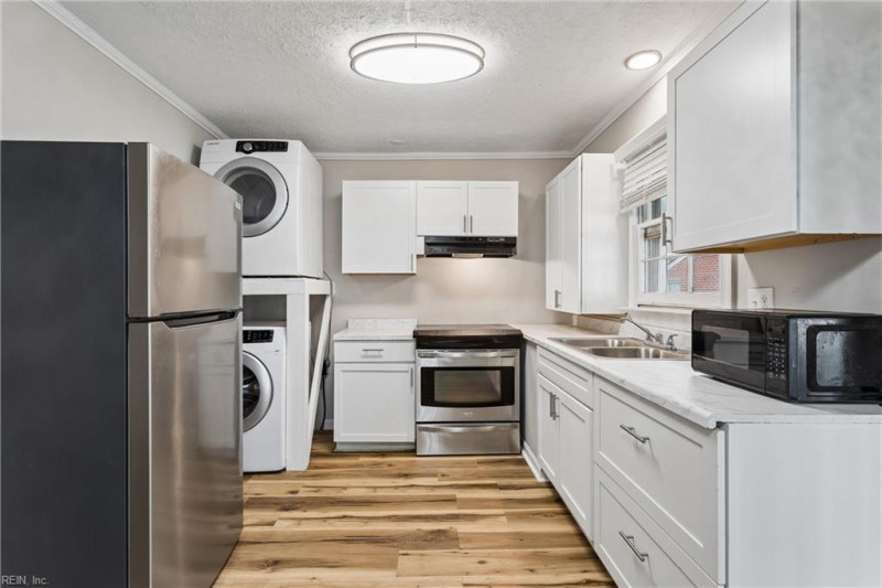 Photo 13 of 35 residential for sale in Hampton virginia