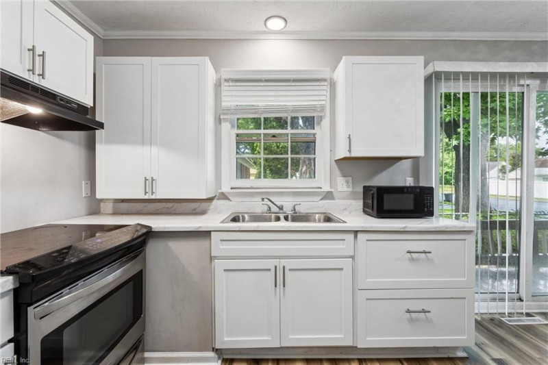 Photo 15 of 35 residential for sale in Hampton virginia