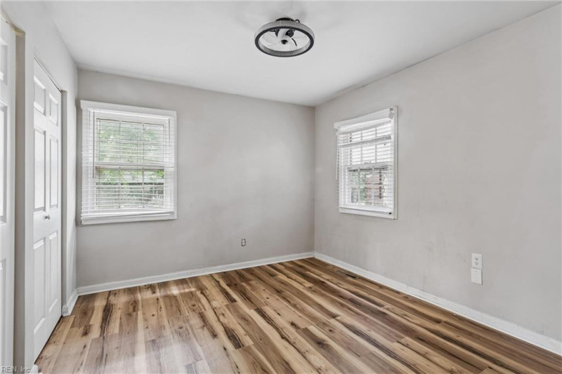 Photo 18 of 35 residential for sale in Hampton virginia