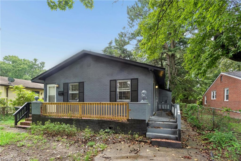 Photo 2 of 35 residential for sale in Hampton virginia