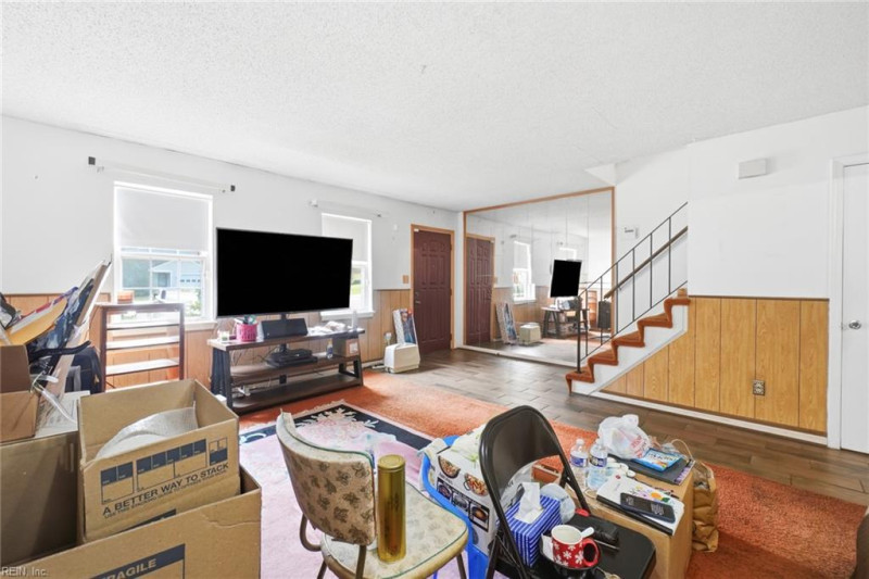 Photo 4 of 22 residential for sale in Virginia Beach virginia