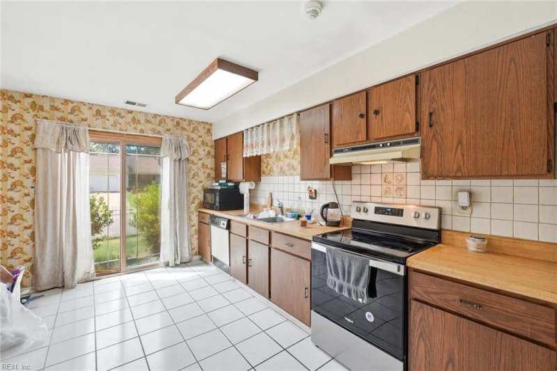 Photo 7 of 22 residential for sale in Virginia Beach virginia