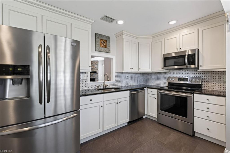 Photo 10 of 36 residential for sale in Chesapeake virginia