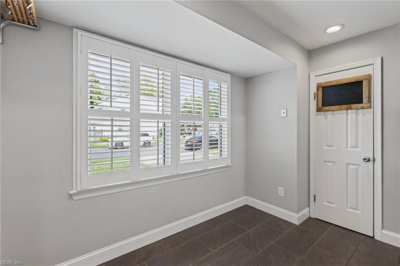 Photo 11 of 36 residential for sale in Chesapeake virginia