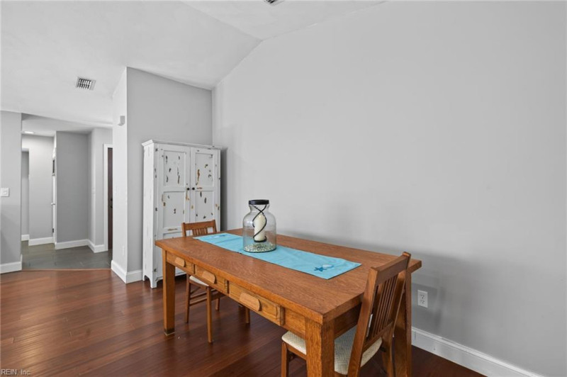 Photo 13 of 36 residential for sale in Chesapeake virginia