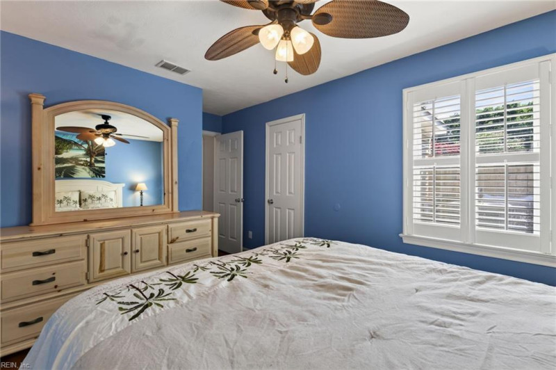 Photo 18 of 36 residential for sale in Chesapeake virginia