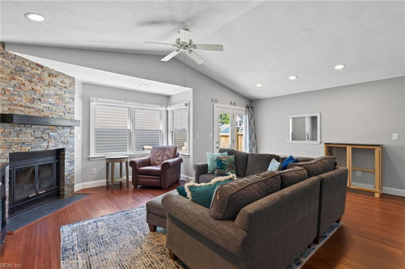 Photo 2 of 36 residential for sale in Chesapeake virginia