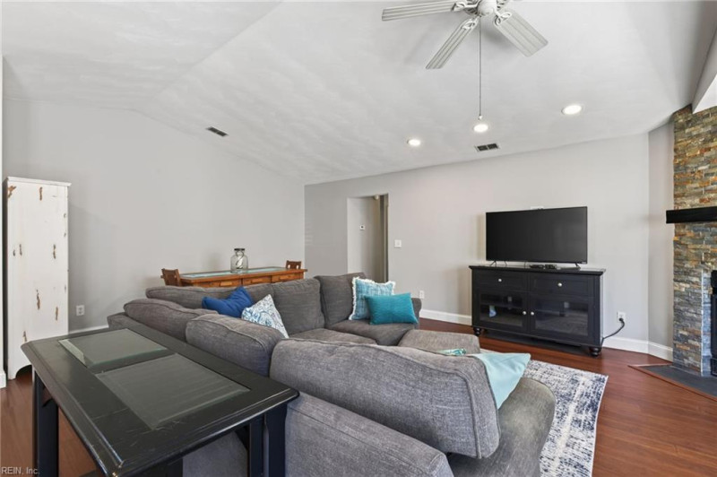 Photo 6 of 36 residential for sale in Chesapeake virginia
