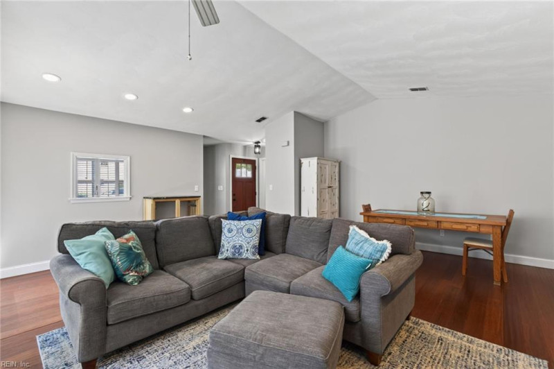 Photo 7 of 36 residential for sale in Chesapeake virginia