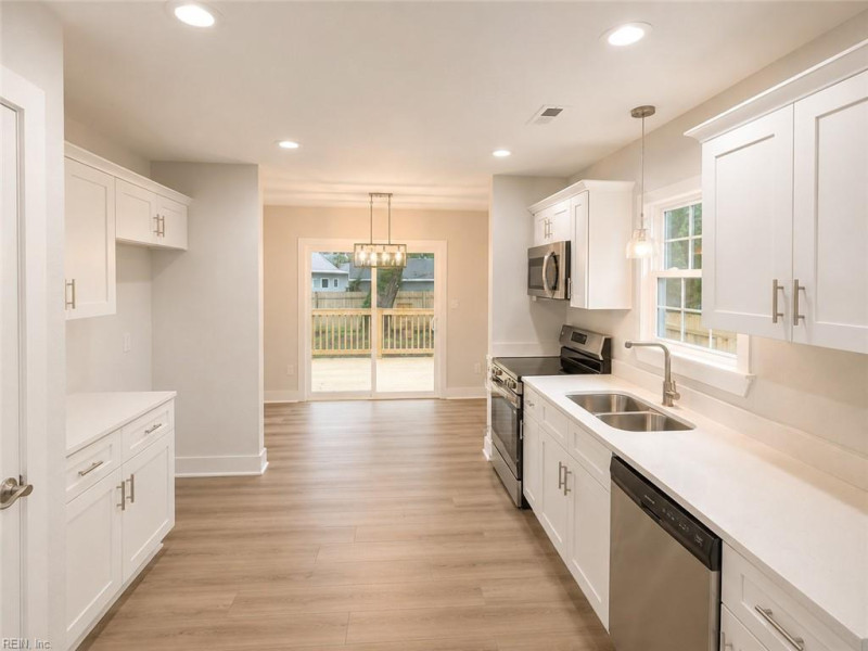 Photo 3 of 11 residential for sale in Portsmouth virginia