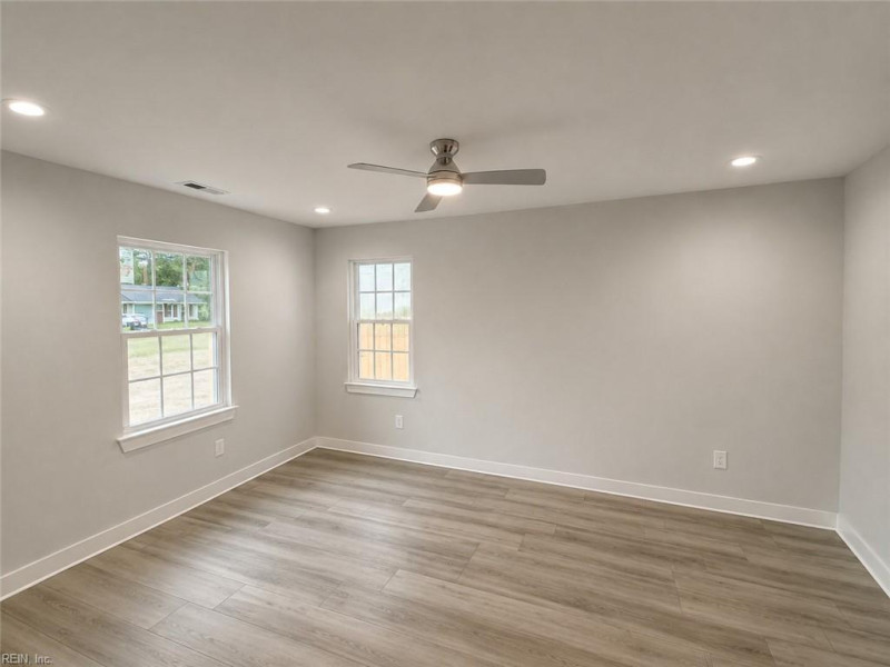 Photo 5 of 11 residential for sale in Portsmouth virginia