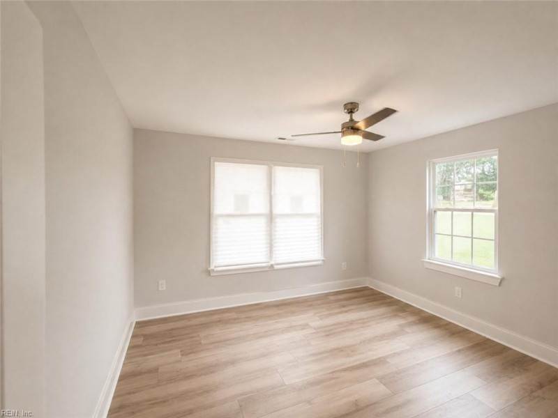 Photo 7 of 11 residential for sale in Portsmouth virginia