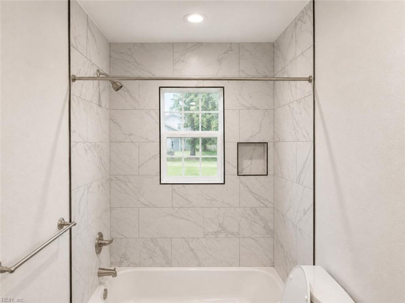 Photo 9 of 11 residential for sale in Portsmouth virginia