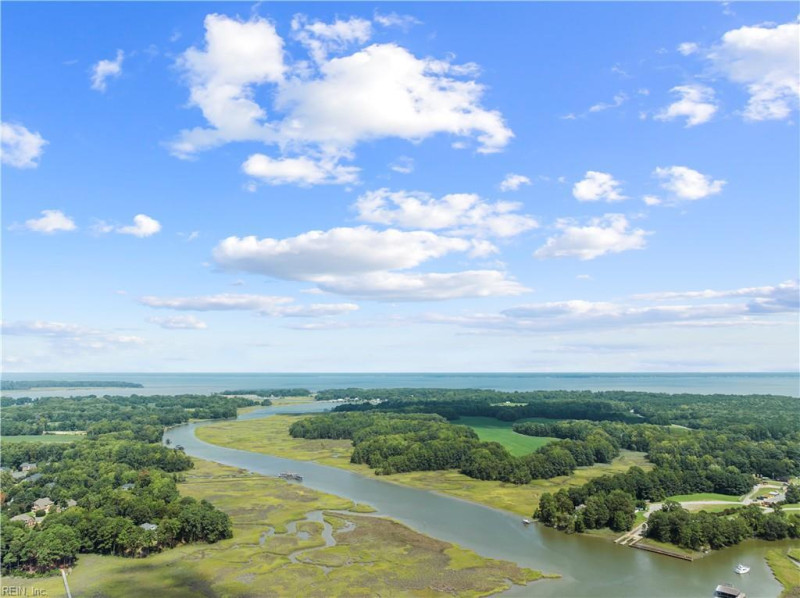 Photo 10 of 42 residential for sale in Isle of Wight County virginia
